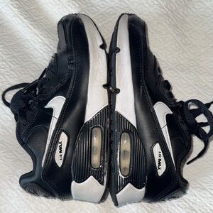 Nike Black Low-Top Sneakers for Casual Wear